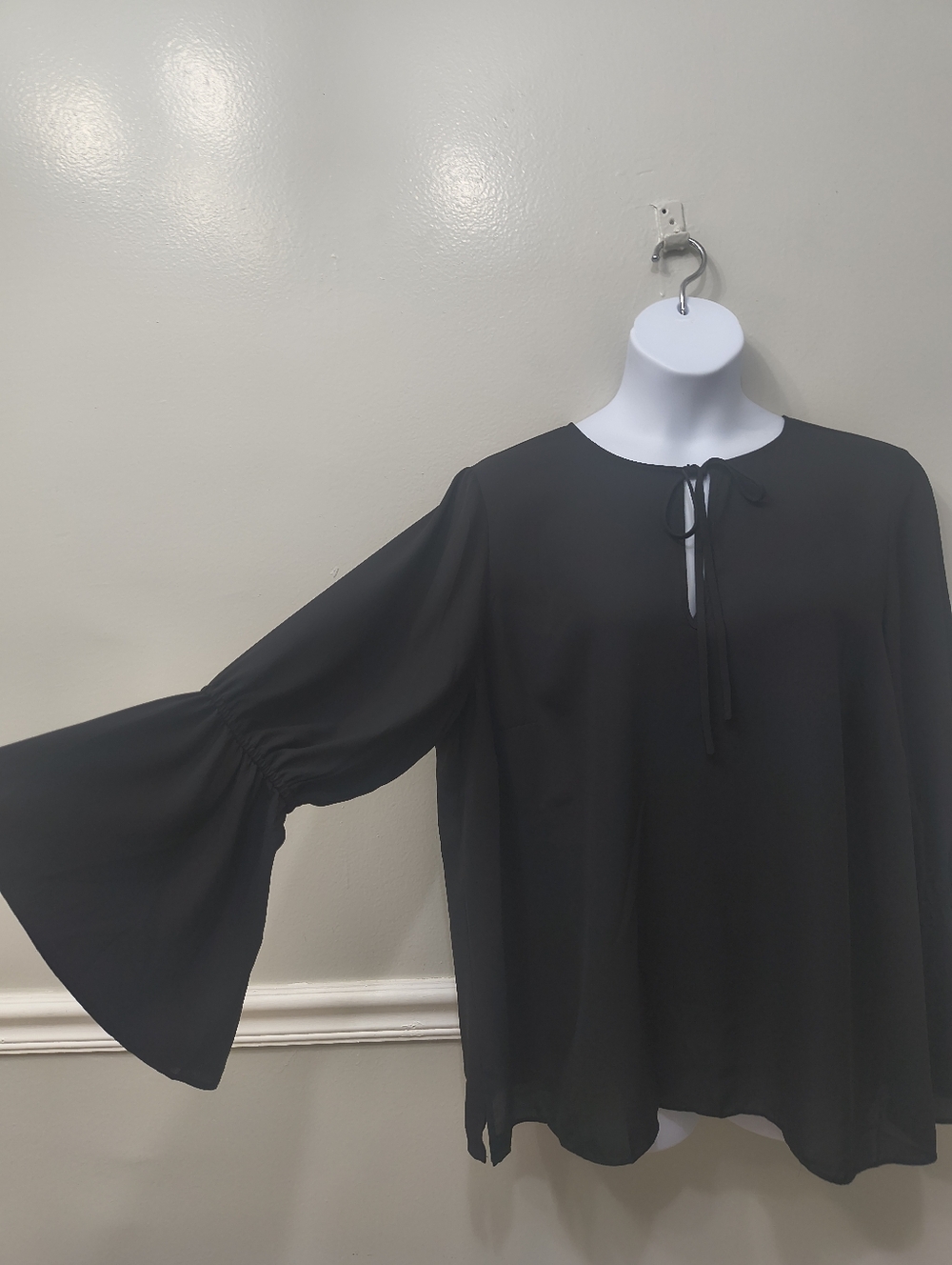 ELOQUII Women's Tie-neck Black Blouse Plus Sz 22 Semi-sheer Minimalist Flowy